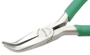 Pince à bec demi-rond coudé