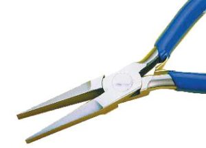 Pince à bec plat strié